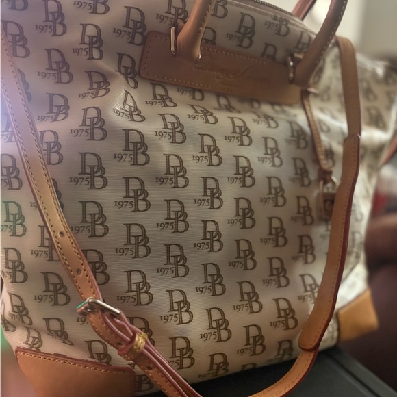 Dooney & Bourke Cream and Tan Signature Tote Bag - Picture 13 of 16